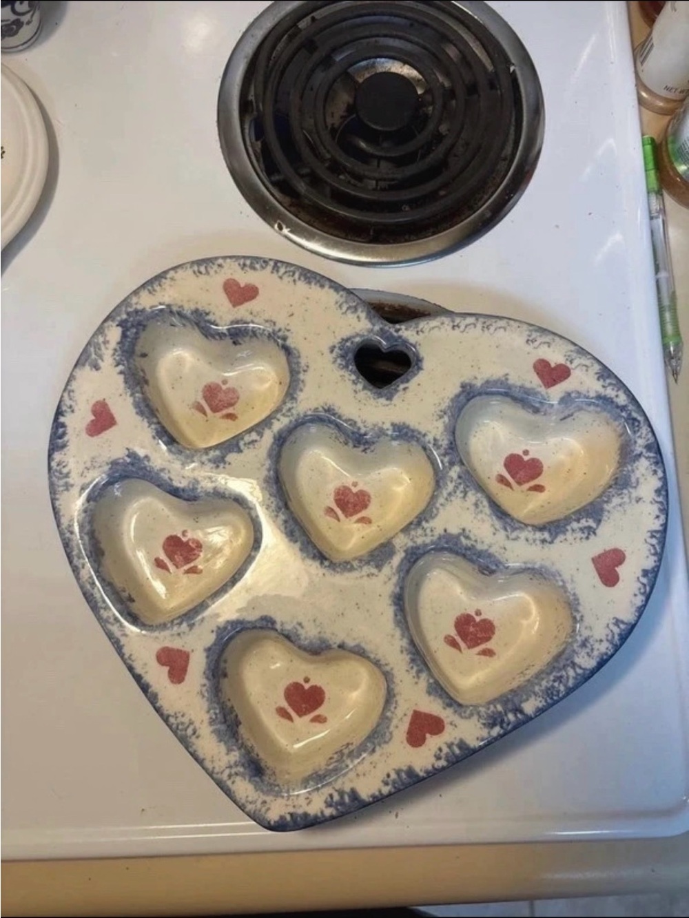 Source Unknown Cream and Blue Heart-Shaped Ceramic Muffin Pan with Red Hearts